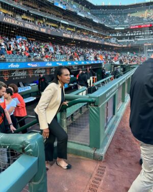 Condoleezza Rice Instagram - Enjoyed celebrating African American Heritage over the weekend with Randy Winn and Bob Kendrick. Thank you @sfgiants for the spirited event.