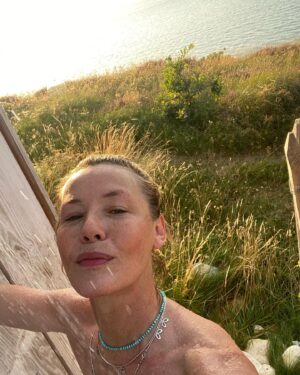 Connie Nielsen Instagram - Squeezing every last drop out of 🌞