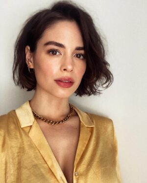 Conor Leslie Instagram - Hair is such a personal thing 💛

#18incheslighter ✂️