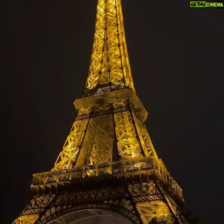Conor Leslie - 14.5K Likes - paris au printemps, ⛅️✨