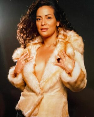 Constance Marie Instagram - Brrrrrrrr it’s cold outside
🥶🤣
A photo from a shoot waaaaay back in 2003-ish
If anyone knows the photographer please let me know.. would love to give credit!
FYI-The fur is fake.
#flashbackfriday #Friday #fridayvibes #FeelGoodFriday