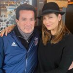 Constance Marie Instagram - After 300 years in showbiz the force is still strong with this one! @robbie_kass ✨🎥🎭🎬✨ Rain or shine getting to see you IRL is always a gift! You make me laugh and keep it real! Love you! ✨ We made it thru 2023! And now onto 2024! ✨💖🎄🕊️✨ #ManagerWithTheMostest #Adelante #Onward #HappyHolidays #MerryChristmas #ActorsLife #Actor #ThankfulThursday #Thursday #Gratitude