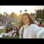 Constance Marie Instagram - So much fun!!! Watching the movie “E.T.” The extraterrestrial @hwdforever !! ￼🪐👽🪐 The DJ was awesome!✨ The movie projection was such great quality! And the drone show was super cool! ✨👏🏽✨👏🏽✨ So much fun among the headstones!! Hollywood Forever! #AboutLastNight #ET #OutDoor #Picnic #hollywoodforever #Cemetary #Hitchcock #Spielberg #Saturday #SaturdayNight #Movie
