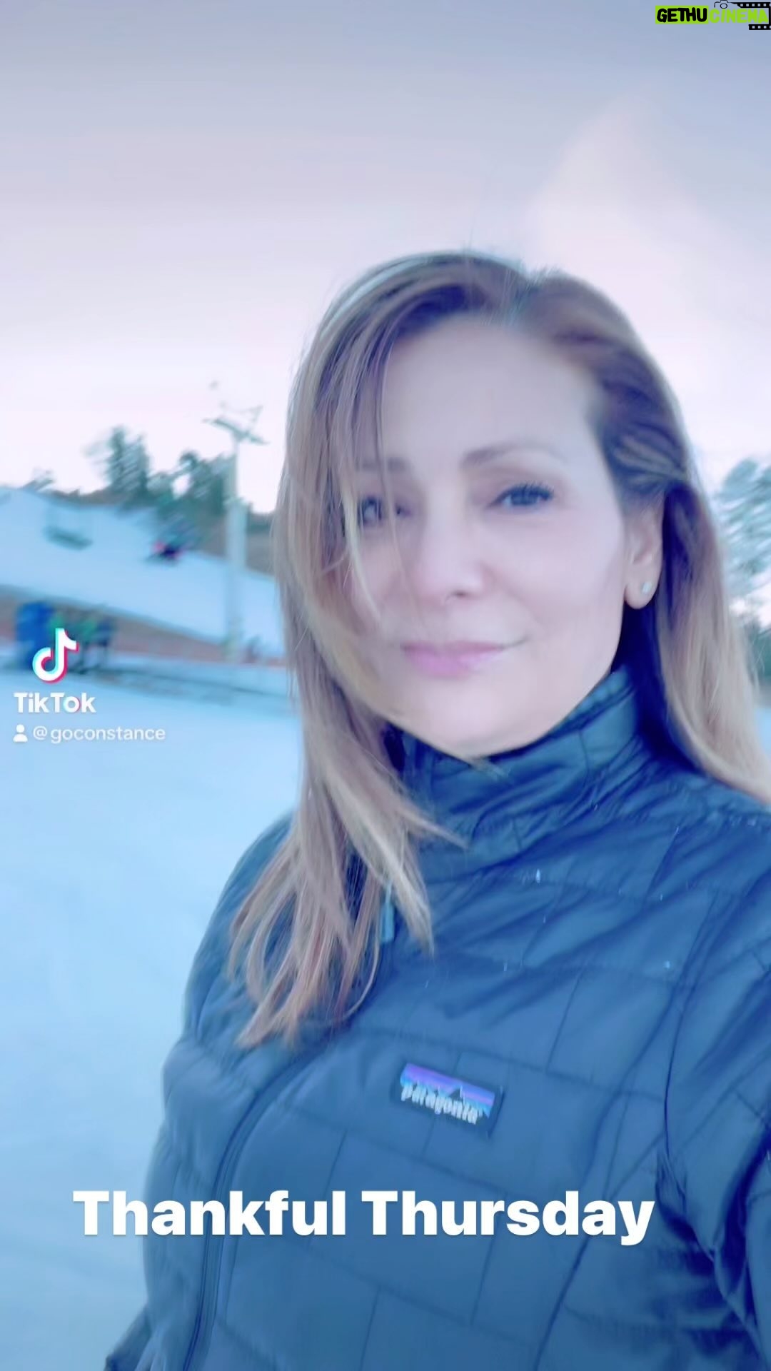 Constance Marie Instagram - Such beautiful day on these lovely slopes ✨ #PostiveVibes #Thankful #Thursday #Blessed #BigBear #winterbreak #Sun #Snow #Skiing #TikTok