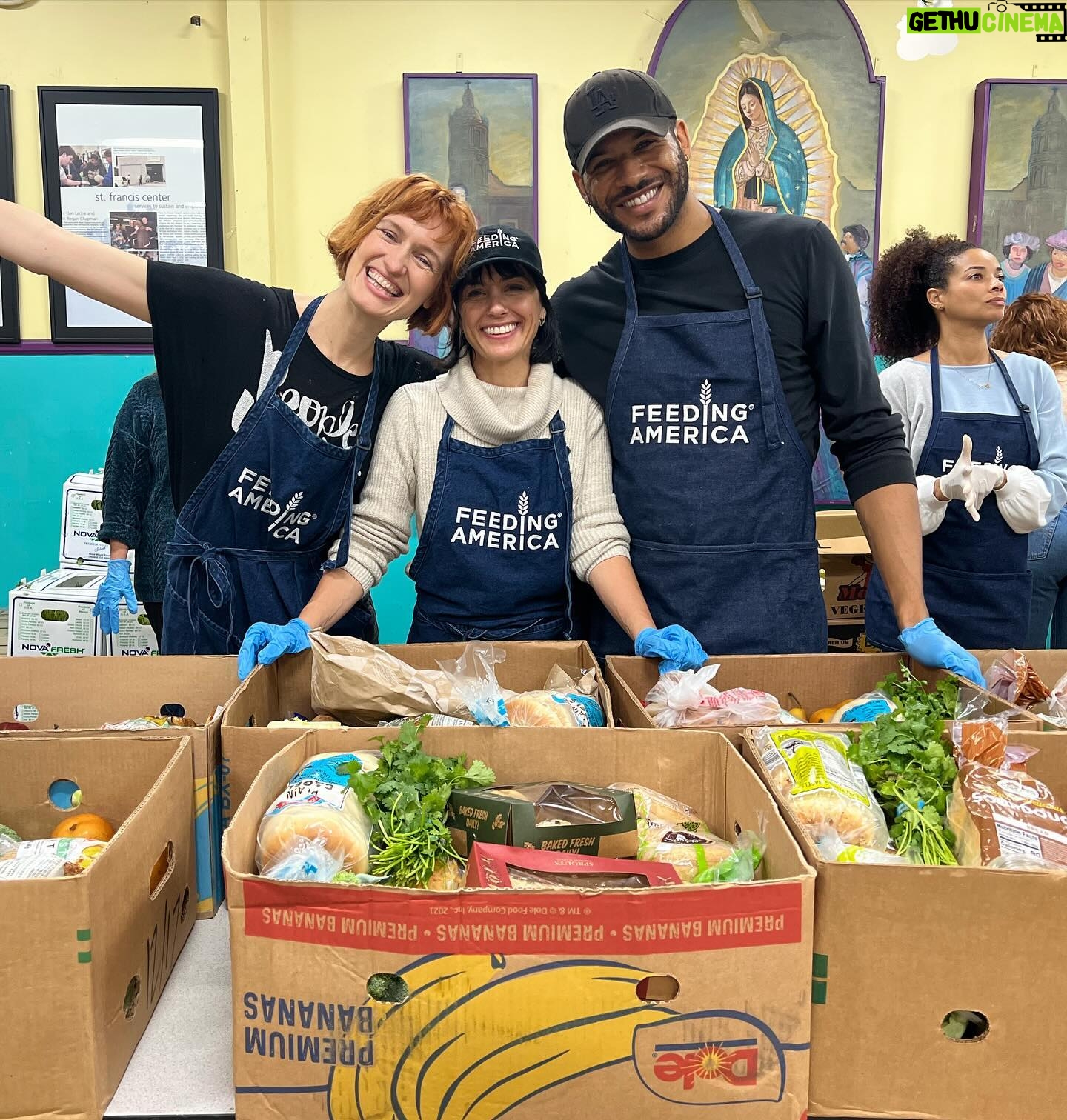 Constance Zimmer Instagram - Had an incredible day yesterday working with @feedingamerica alongside my pals @jeffreybchapman and @breedawool while making new friends. We put together 180 boxes of fresh produce, frozen dinners, breakfast items, snacks and treats galore in one hour and gave out almost that many in a window of time between rain storms. Food brings people together. This holiday season (and beyond) you can help families facing hunger bring meals home. I look forward to working with @FeedingAmerica and @sfcla to help distribute food to local members next year too, as they are feeding people year round! Join the movement to help end hunger during the holidays and into the New Year at feedingamerica.org/holiday. #thankfulthursday