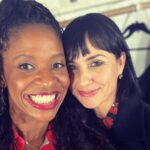 Constance Zimmer Instagram - THANK YOU, 5!! Thank YOU @roguemachinetheatre @isidora and @joshuabitton for inviting us to do this for the second time and crushing it once again with new cast members!! It’s so important to keep Theater ALIVE, where artists can truly craft and be creative. I not only got to meet new friends, but hug and hang out with some of my longest friendships in this business! (If you swipe you’ll get some sage advice from @traciethoms) Also amongst the laughter @stephenadlyguirgis performed an original monologue to introduce @garyjulesmusic singing “it’s a mad world,” 18 year old @sophiepollono sung her heart out and @mrcheyennejackson closed the show, don’t think there was a dry eye in the house after those moments! It was a beyond wonderful night with beyond wonderful people! #tbt to #tuesday