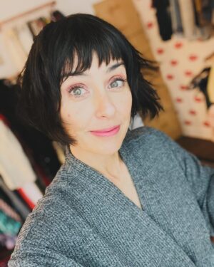 Constance Zimmer Instagram - Someone got some hairs cut!!! Thank you @aims888 for your patience, as we went shorter and shorter…did my own make up too for a thingy today thanks to @iliabeauty #tuesday