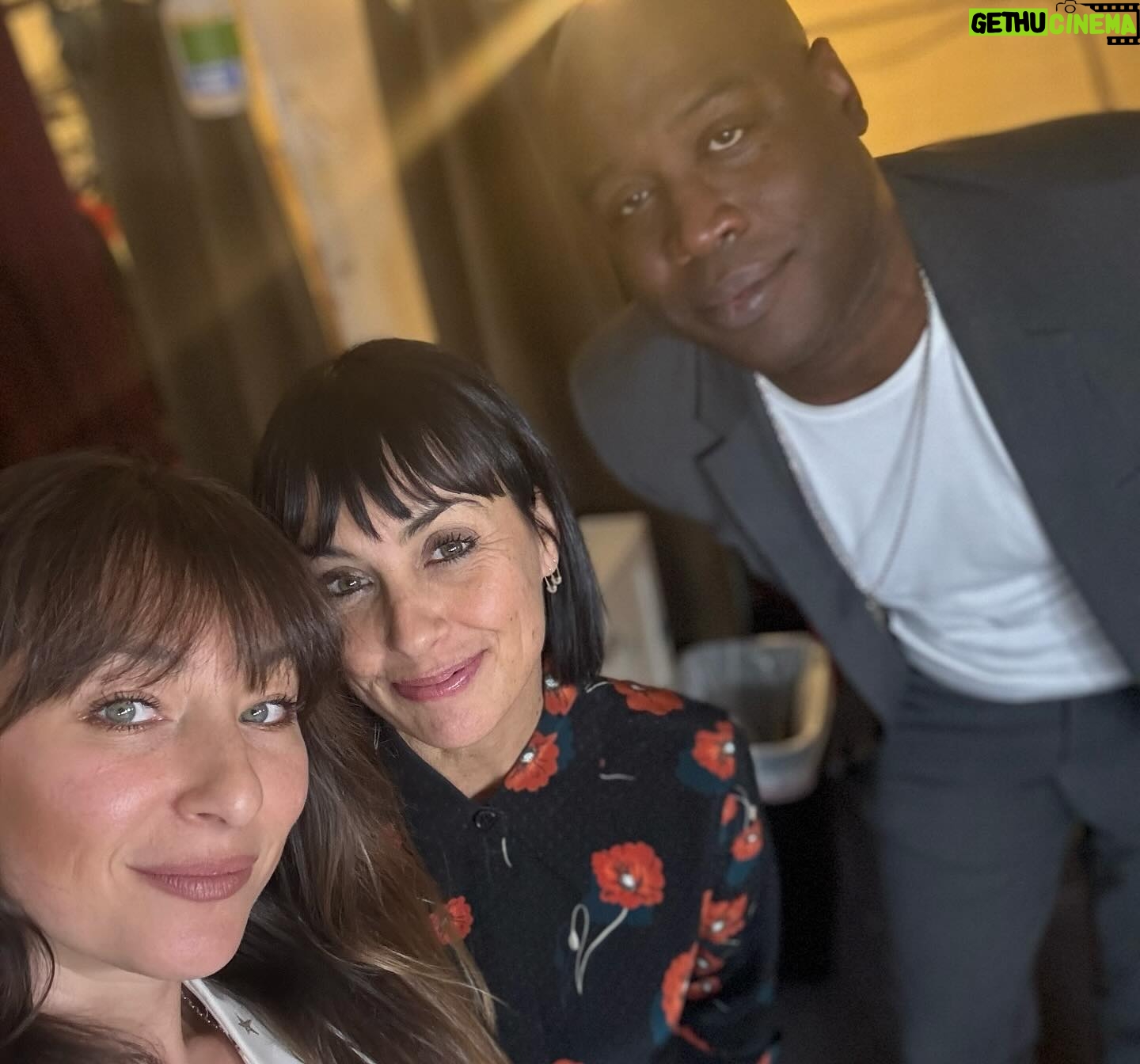 Constance Zimmer Instagram - THANK YOU, 5!! Thank YOU @roguemachinetheatre @isidora and @joshuabitton for inviting us to do this for the second time and crushing it once again with new cast members!! It’s so important to keep Theater ALIVE, where artists can truly craft and be creative. I not only got to meet new friends, but hug and hang out with some of my longest friendships in this business! (If you swipe you’ll get some sage advice from @traciethoms) Also amongst the laughter @stephenadlyguirgis performed an original monologue to introduce @garyjulesmusic singing “it’s a mad world,” 18 year old @sophiepollono sung her heart out and @mrcheyennejackson closed the show, don’t think there was a dry eye in the house after those moments! It was a beyond wonderful night with beyond wonderful people! #tbt to #tuesday