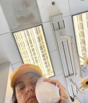 Constance Zimmer Instagram - I don’t remember this moment or the 2 hours before it or after it, but I just found this picture in my phone from Wednesday. Needless to say, I’m okay, it was a planned surgery, but don’t be surprised if I don’t answer your call or your text right away. #tgif