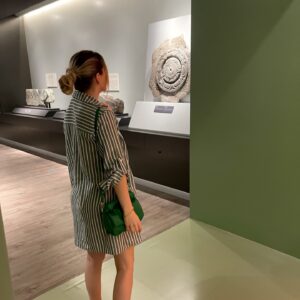 Coralie Delmarcelle Instagram - Musée national Bangkok 💚🍀

Merci @mathildedanielle ✨ à cette journée qui m’a apporté l’un des plus beaux cadeaux que toi seule sais ! 

#travel #bangkok #thailand #musée #museenational #museenationalbangkok #friendship
