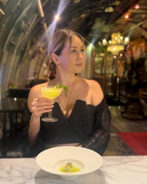 Coralie Delmarcelle Instagram - Restaurant dans un ancien avion ✈️🍽️🍛
@naohbangkok 

#restaurant #avion #bangkok #food #travel #originality #bangphlat #asiatique #japonaise #thai