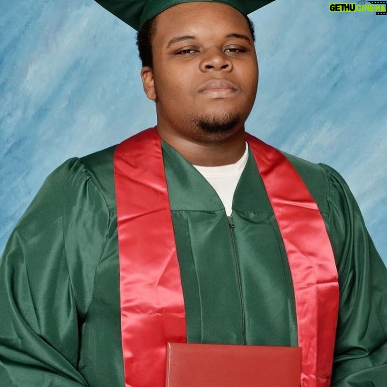 Cori Bush - 13.3K Likes - Michael Brown should be celebrating his 28th birthday today—but police violence stole him from us.
I’m proud to partner with his mom, Lezley McSpadden, on our Helping Families Heal Act, which will provide mental health services to families in the aftermath of police brutality.