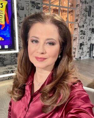 Corina Dănilă Instagram - Să fie un nou Jurnal Cultural! De la 21:00. La TVR Cultural.
🤗
#jurnalulcultural #television
