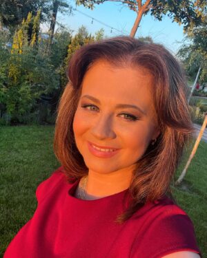 Corina Dănilă Instagram - În lumina soarelui la apus.. vă invit la un nou Jurnal Cultural, începând cu ora 21:00, la TVR Cultural 🌞
#sunset 
#jurnalulcultural #television