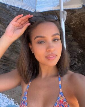 Corinne Massiah Instagram - my summer send off ✌🏽🐚✨🪸🫧🧜🏽‍♀️