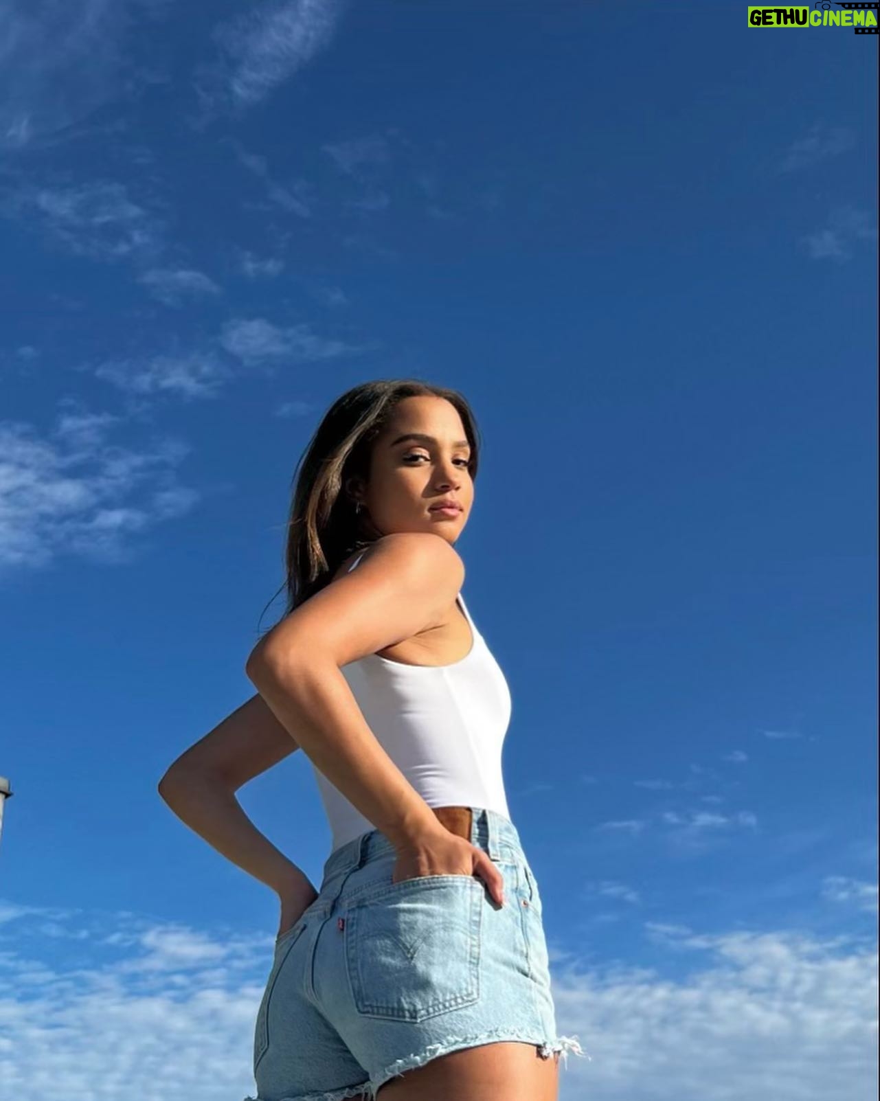 Corinne Massiah - 9.9K Likes - having a moment🌞