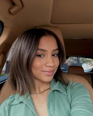 Corinne Massiah Instagram - it was time for a change. happy holidays🤍