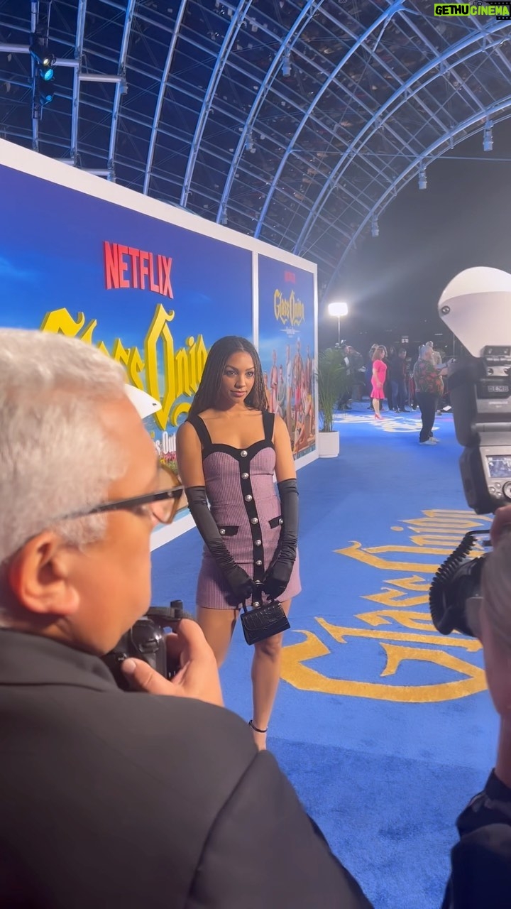 Corinne Foxx - 8.5K Likes - BTS from the @knivesout #glassonion premiere last night 🍿🔍✨ @netflixfilm #knivesout @netflix