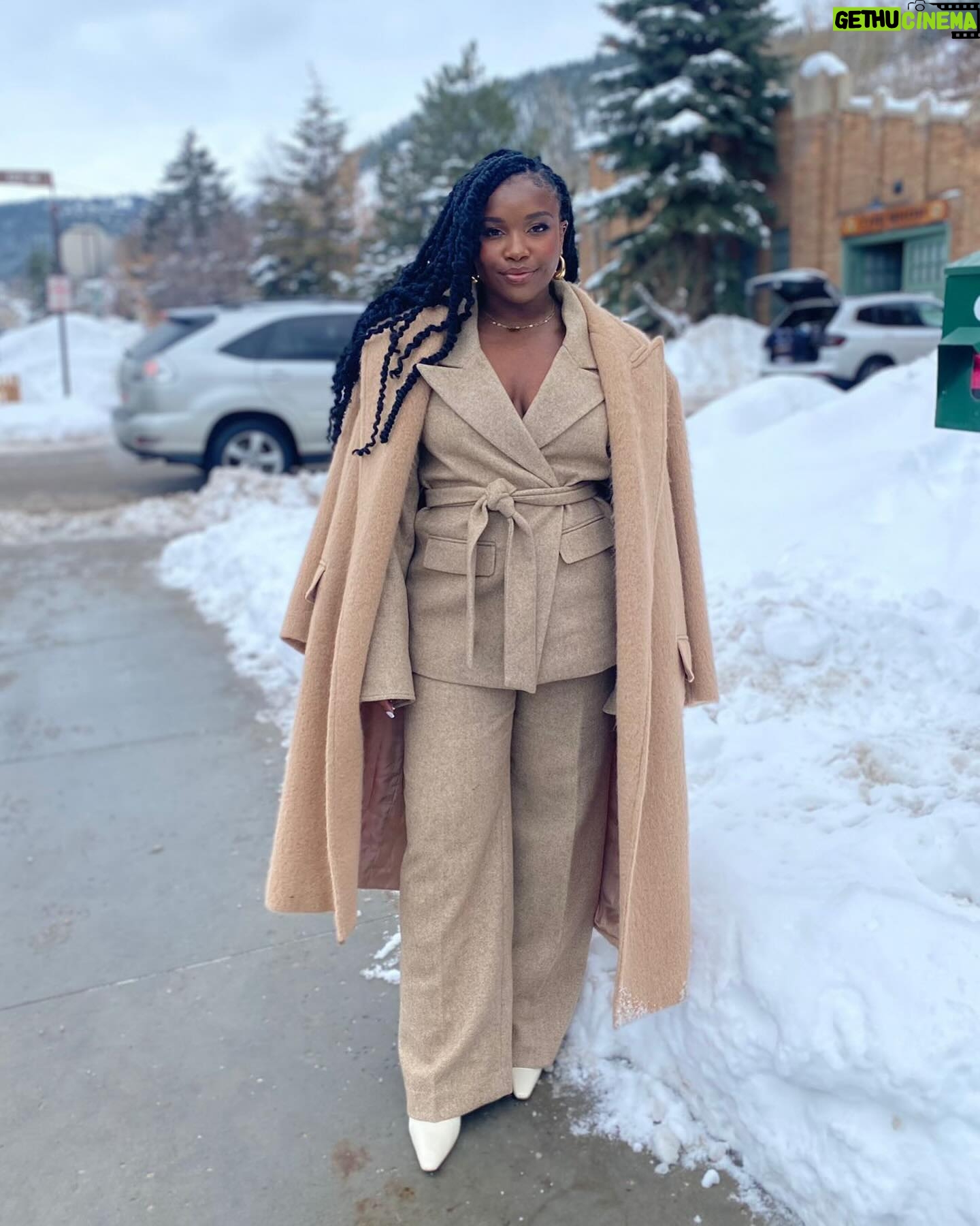 Courtney Taylor - 11.7K Likes - 🥶🥶
STYLIST: @toyeadedipe
MUA: @savanahnormanmua
📸: @shir_aharon_