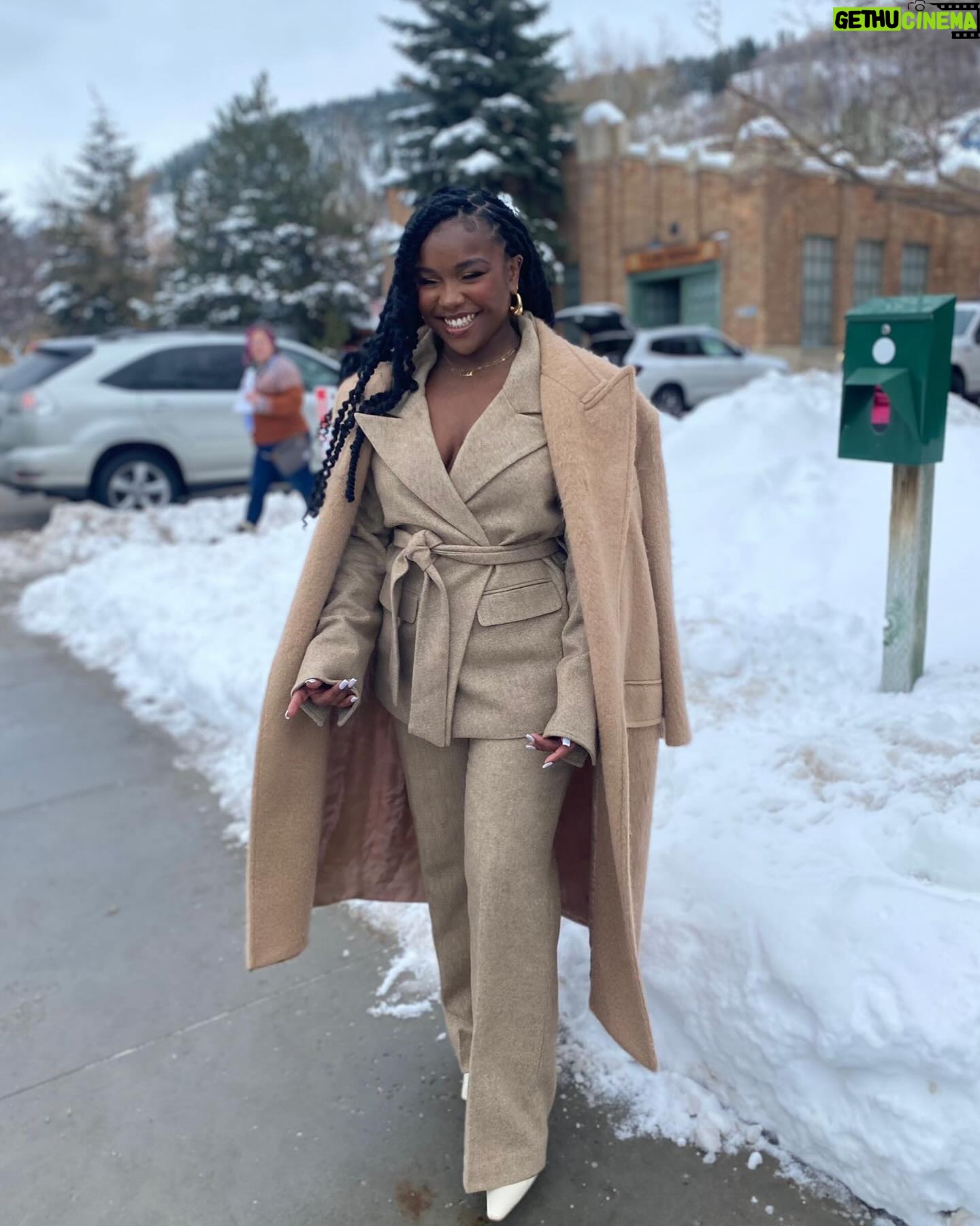 Courtney Taylor - 11.7K Likes - 🥶🥶
STYLIST: @toyeadedipe
MUA: @savanahnormanmua
📸: @shir_aharon_