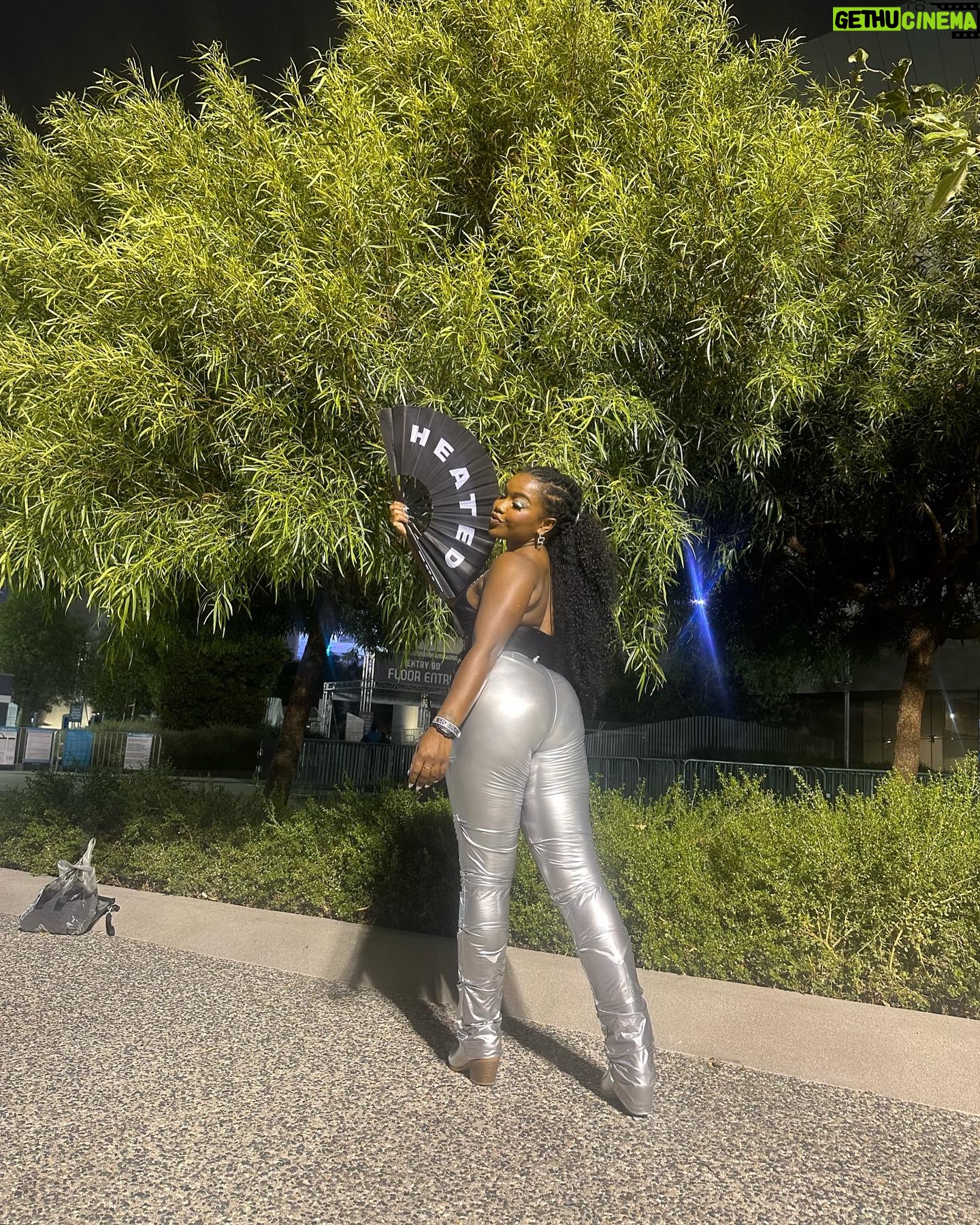 Courtney Taylor - 11.8K Likes - A time was had 🖤🩶🤍
#renaissanceworldtour