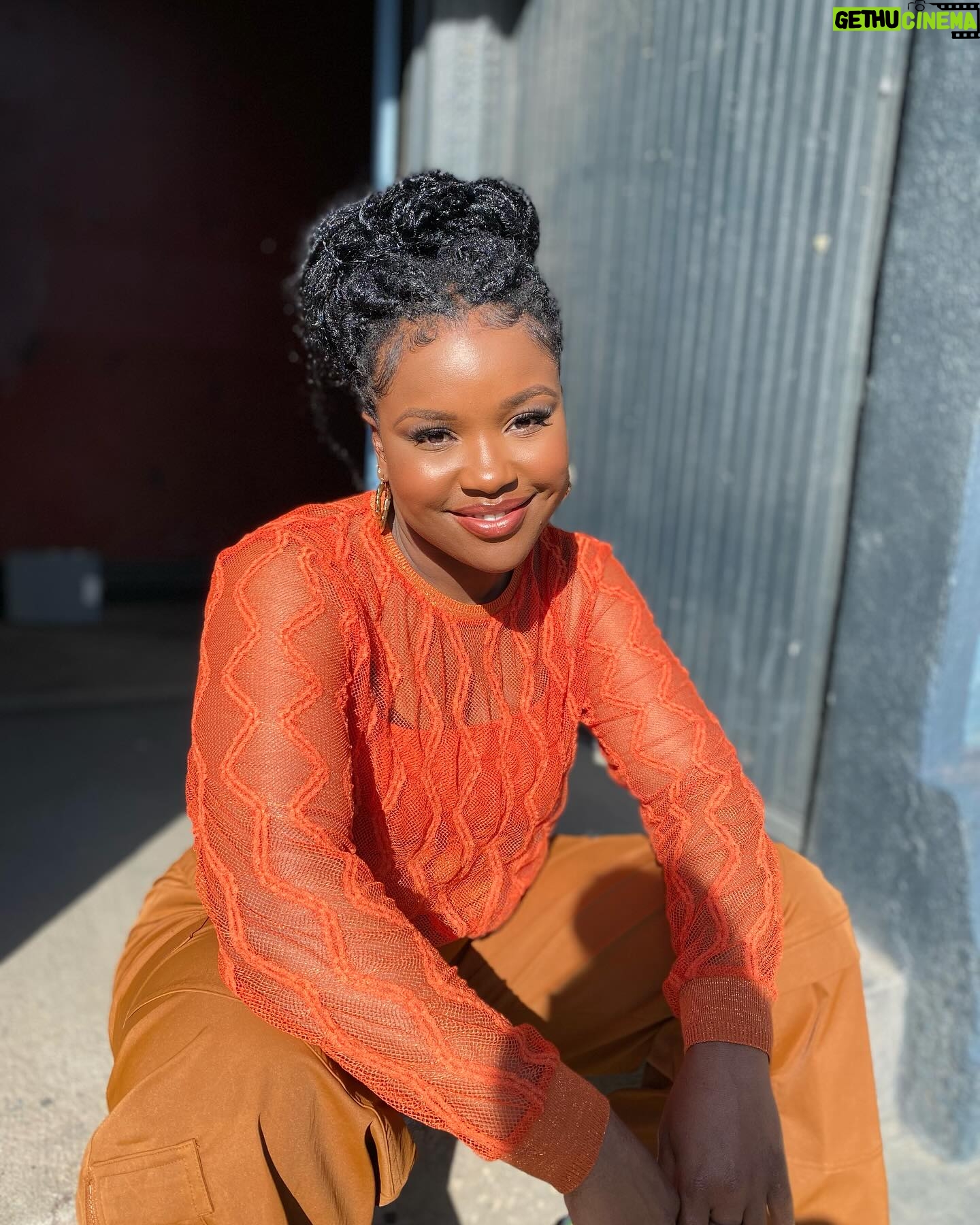 Courtney Taylor - 7.5K Likes - Another week, another episode of @abbottelemabc .
Did y’all watch the new episode ?? Catch up with “The Brunchy Bunch” on this weeks episode now on @hulu !! And somebody get @kevinhart4real on the line… I was serious about my proposal 👀 lmaooo !!!
HAIR @chaneljole
MUA: @jennbennettmakeup