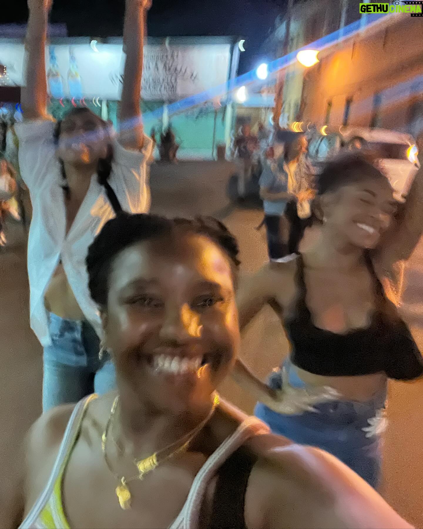 Courtney Taylor - 5K Likes - I made a show and here are some things that were captured 👌🏾