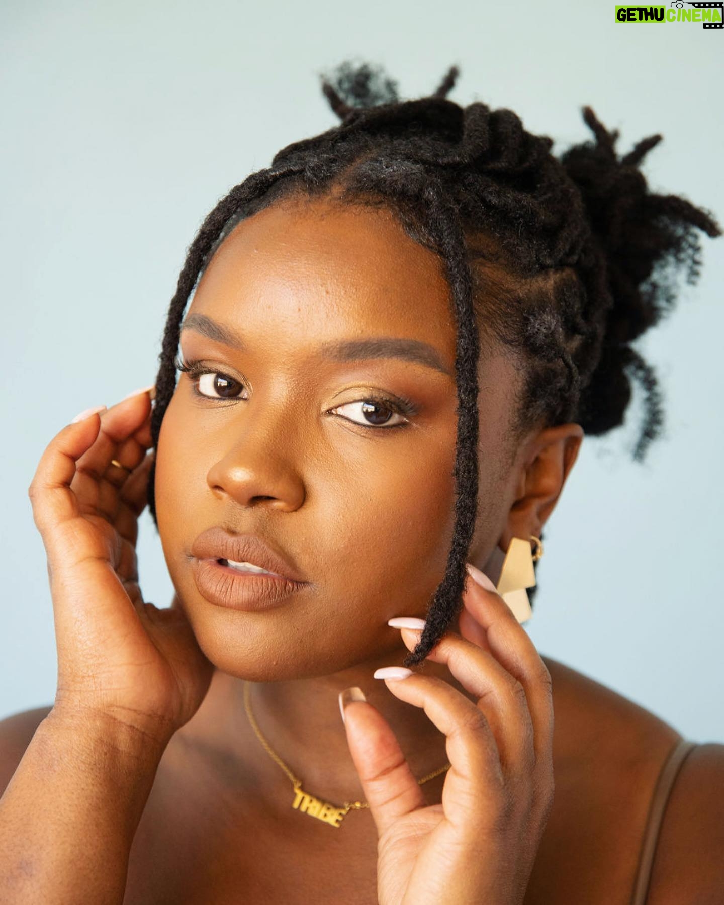 Courtney Taylor - 16.3K Likes - A face card, you hear me! Editorials AND Headshots ??!! Hit the jackpot with @darshaezamariphoto 👌🏾👌🏾
Hair: @mitchellcantrellbeauty
MUA: @zazaxobeauty