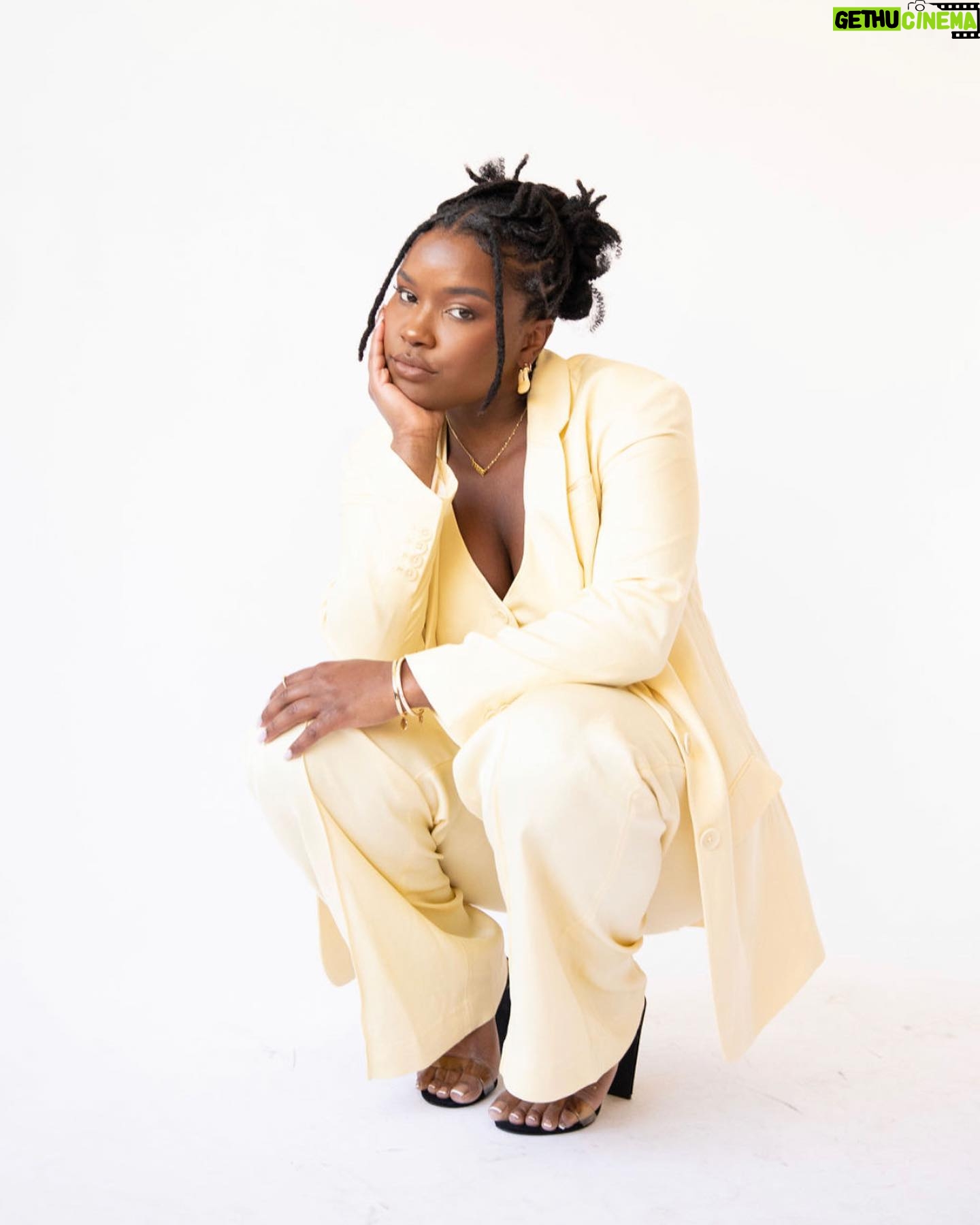 Courtney Taylor - 27.2K Likes - The girl can do print work too?? Get into the shots 😍🫶🏾
@darshaezamariphoto is a visionary behind the camera
Hair: @mitchellcantrellbeauty
MUA: @zazaxobeauty
Styling: @adore_my_couture