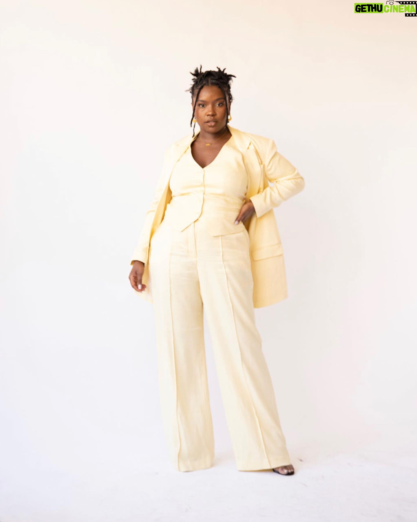 Courtney Taylor - 27.2K Likes - The girl can do print work too?? Get into the shots 😍🫶🏾
@darshaezamariphoto is a visionary behind the camera
Hair: @mitchellcantrellbeauty
MUA: @zazaxobeauty
Styling: @adore_my_couture