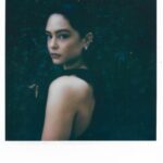 Courtney Eaton Instagram - EMMYS 🪩🍾 Thank you always to my team Styling: @ecduzit Style assist: @garrett__ives @lolokilgore Tailoring: @swankenstein Hair: @dereksyuen Makeup: @danadelaney Photos: @cadenhuston Hype woman: @margieedilivio