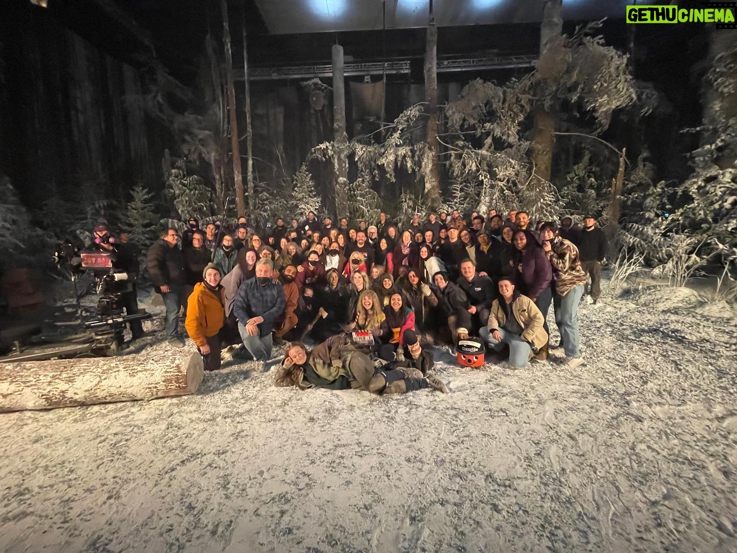 Courtney Eaton Instagram - EPISODE 9 tonight! That’s season 2 done. Big big love to the amazing Yellowjackets crew and our incredible writers for a WILD season. We went full crazy this year. In the best way! See you for season 3 🌲🔥🏠