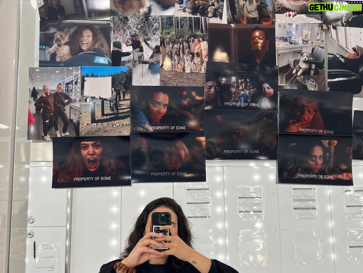Courtney Eaton Instagram - EPISODE 9 tonight! That’s season 2 done. Big big love to the amazing Yellowjackets crew and our incredible writers for a WILD season. We went full crazy this year. In the best way! See you for season 3 🌲🔥🏠