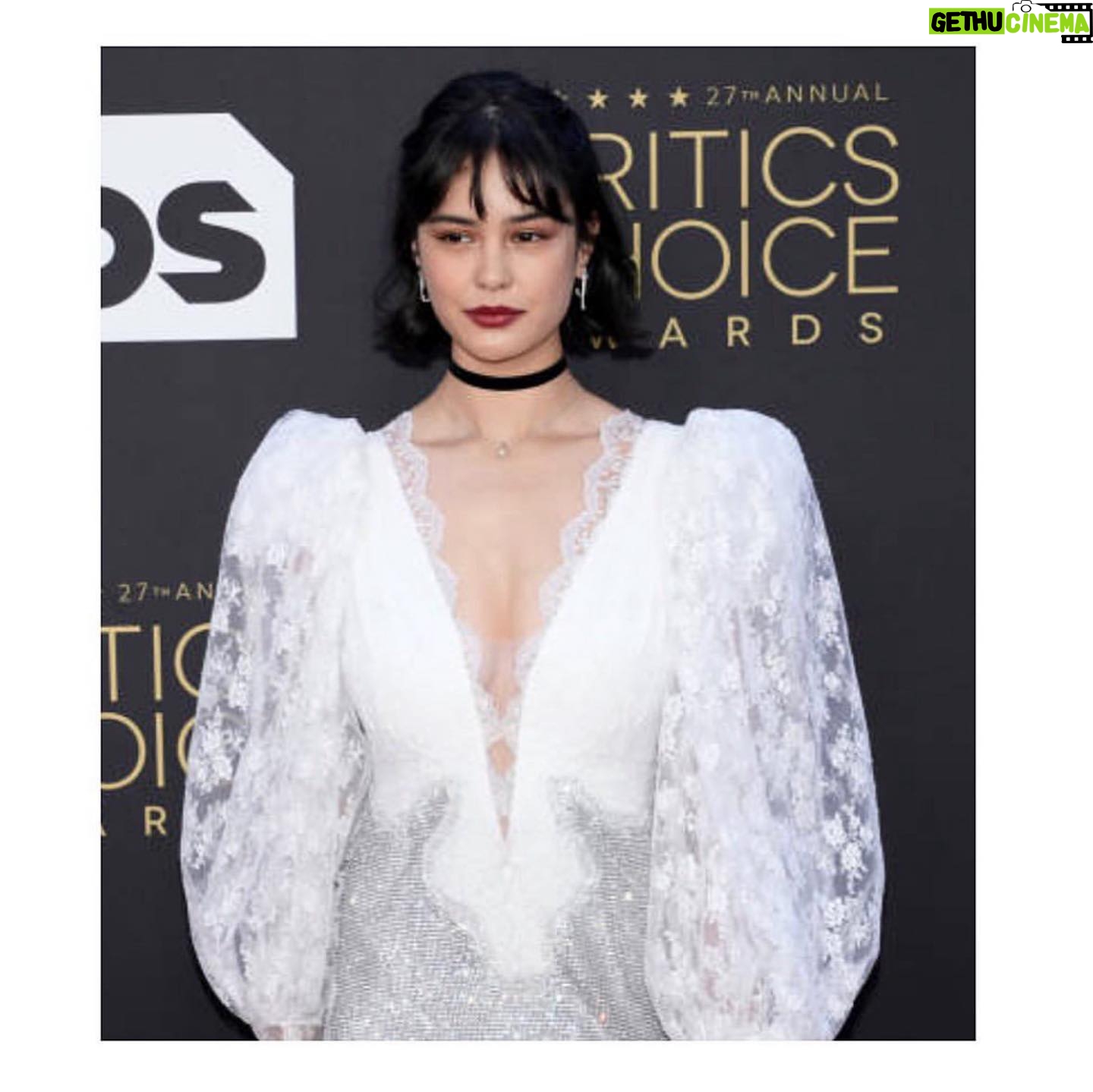 Courtney Eaton Instagram - CRITICS CHOICE! Congratulations to our incredible @msmelanielynskey WE LOVE YOU WE LOVE YOU. Thank you thank you to these amazing ladies! ❣️ Styling: @ecduzit Makeup: @karayoshimotobua Hair: @laurapolko