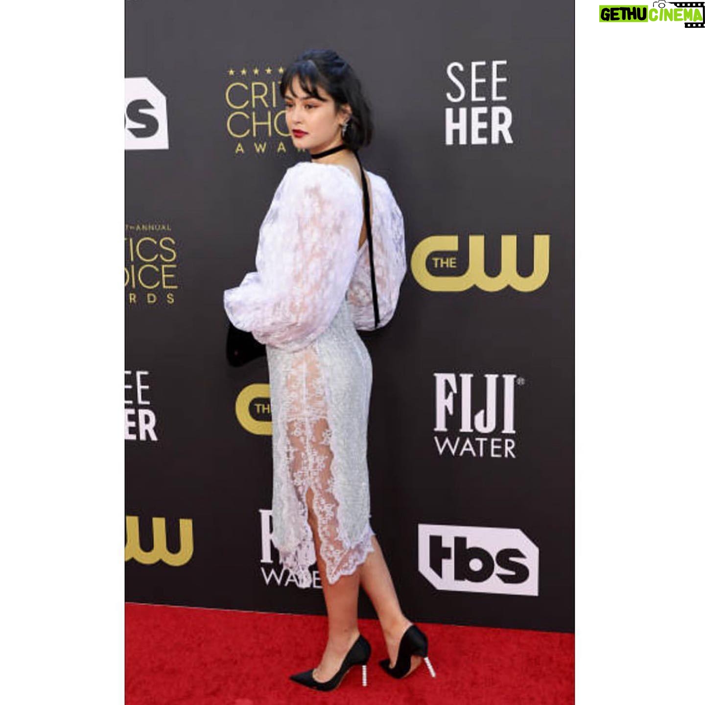 Courtney Eaton Instagram - CRITICS CHOICE! Congratulations to our incredible @msmelanielynskey WE LOVE YOU WE LOVE YOU. Thank you thank you to these amazing ladies! ❣️ Styling: @ecduzit Makeup: @karayoshimotobua Hair: @laurapolko