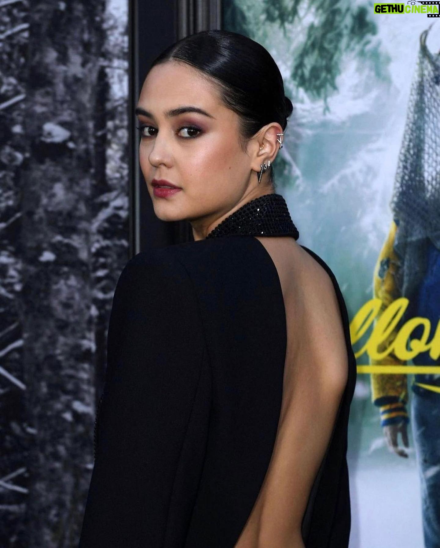 Courtney Eaton Instagram - Last nights @yellowjackets premiere! Thank you thank you to this wondrous team! ❣️ Hair: @dereksyuen Makeup: @danadelaney Styling: @ecduzit Styling assistants: @maddielouviere @garrett__ives