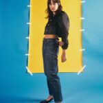 Courtney Eaton Instagram - Talking Yellowjackets! Thank you @_seija_ @hollywoodreporter 🐝 Photographer: @feaverish MU: @danadelaney Hair: @samiknighthair