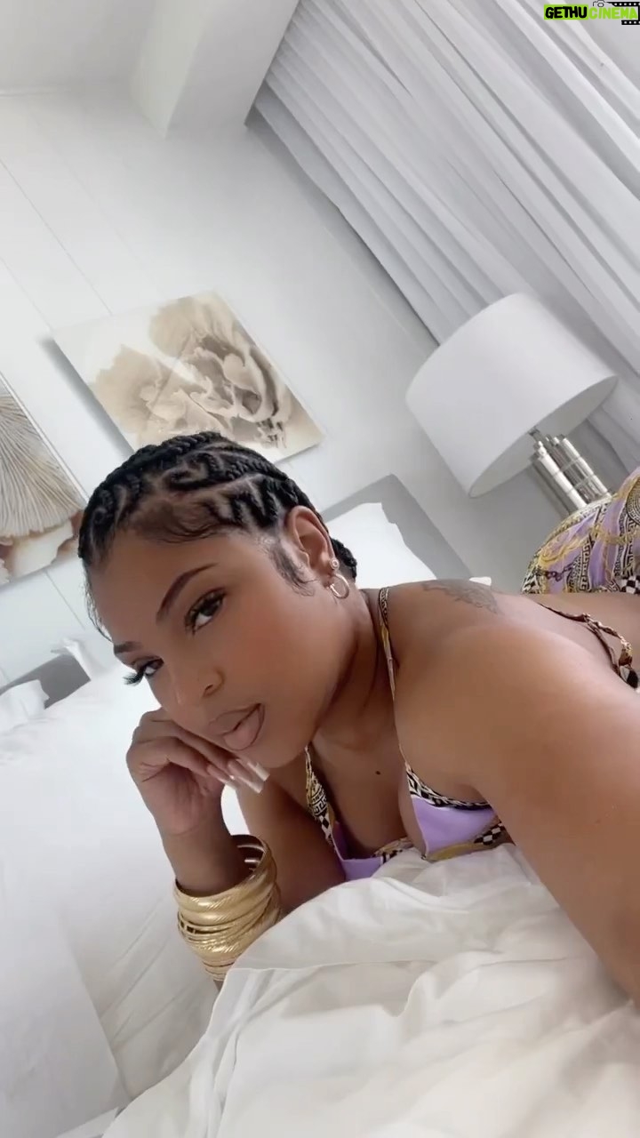 Courtney Godsey - 4.1K Likes - In my world I don’t speak of you never worried about the next 💅🏽