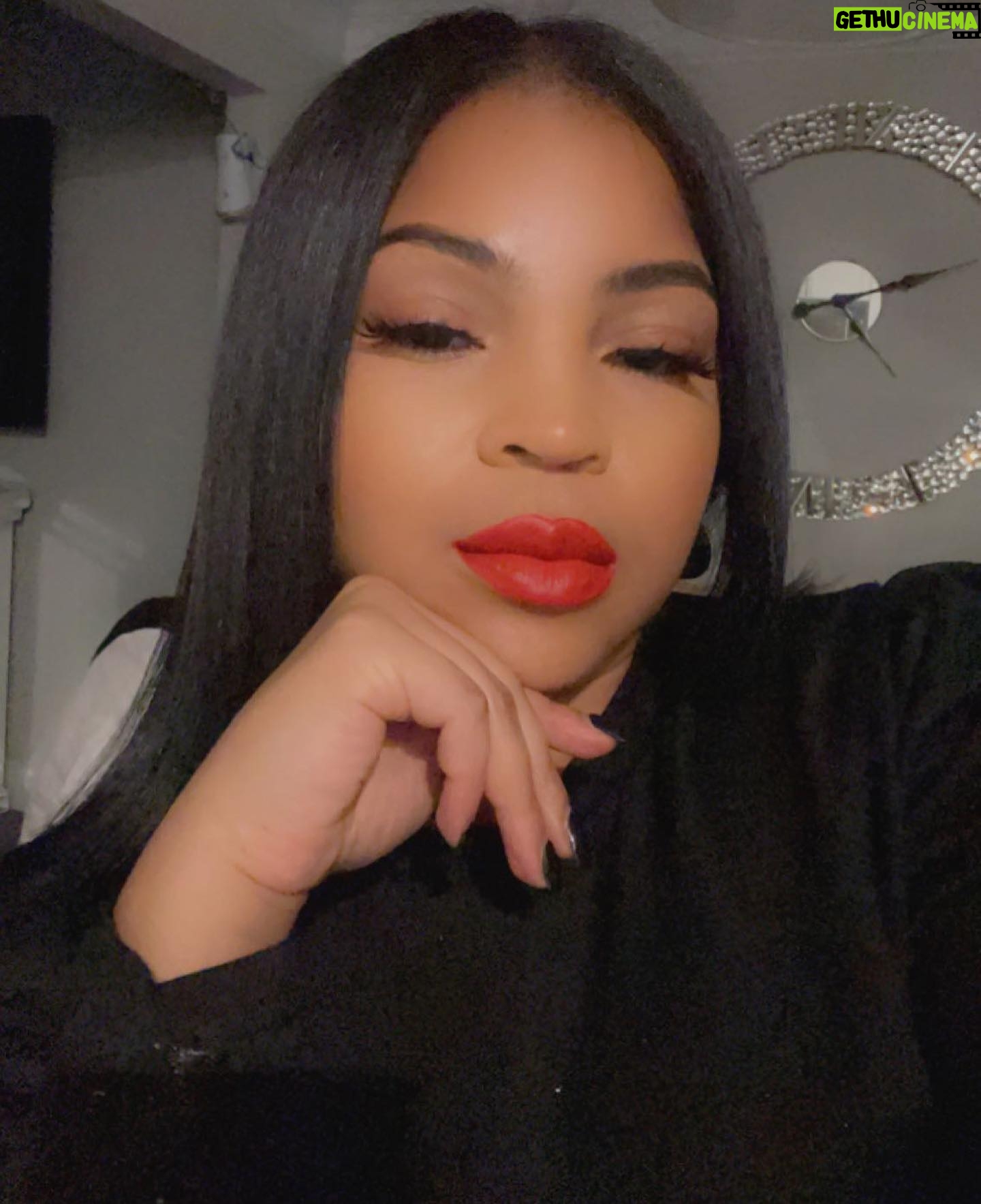 Courtney Godsey Instagram - I’m a woman of God! So my soul REAL pretty💅🏽 .. Shop @24kcosmetics_ 🌻