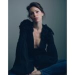 Courtney Henggeler Instagram - This is 43 🎉 Seems like just yesterday I was 42. Which evidently I was when this picture was taken. So yes, technically this is 42. But I have a good doctor so basically you can’t tell the difference. 43 may sound old to some of you. But not to me. Not to someone who’s pretend married to @ralph_macchio , who’s 60. Now that’s old. Even tho he glows like a goddamn 13 year old. Skin like a dew drop. Screw that guy, amiright? But enough about Ralph Macchio and the vampire he clearly befriended in his youth. This is about me. I was born 42/43 years ago today. I wasn’t a particularly adorable baby but what I lacked in hair and over all attractiveness I made up for in personality and 22 hours of unrelenting crying. So. I should probably call my mom today. Happy Birthday to me! 🎂