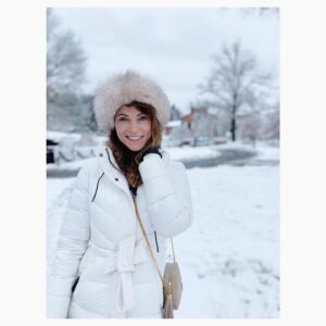 Courtney Henggeler Instagram - My kid told me I look like Frosty the Snowman’s mom. 
I don’t believe he is incorrect. 
I was aiming for Frosty’s side-piece. 
But try explaining that to a 4 year old. ☃️