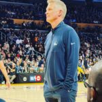 Courtney Kemp Agboh Instagram - Yes I got to see @stephencurry30 up close and I had the great privilege to see @kingjames play tonight, but I fangirled out when I saw @_stevekerr_ Such a huge part of my childhood watching him sink a three when he wore @chicagobulls red… my dad’s favorite team. I guess this post is more about my dad than about Steve Kerr, and the memories that seeing a legend can bring forward in one’s mind. We talked today in my writers’ room about childlike wonder, and how we get it back as adults— even for a moment. I had it tonight. Thank you @theblackscorsese for a wonderful night 🤍