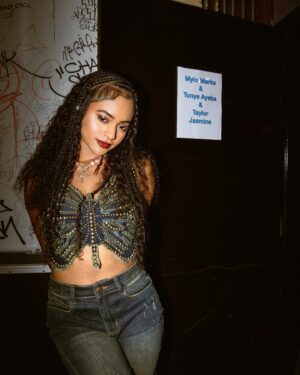 Cravetay Instagram - a moment 🦋🎼
shot by: @king._price