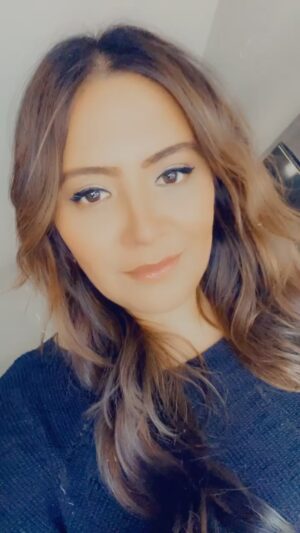 Cristela Alonzo Instagram - I LOVE SAN ANTONIO! I’m at the @tobincentersa tonight! Here’s a preview of some of my merch. I can’t believe I’m selling stuff. Well, my brothers are. The theater is selling my books too. I’ll be around to sign after the show where the merch is set at.

Blowout/extensions: @mr_izzycolor
Lash extension: @lashline_by_ani
These two make me look like I put a lot of effort but it was all them. Lol.
