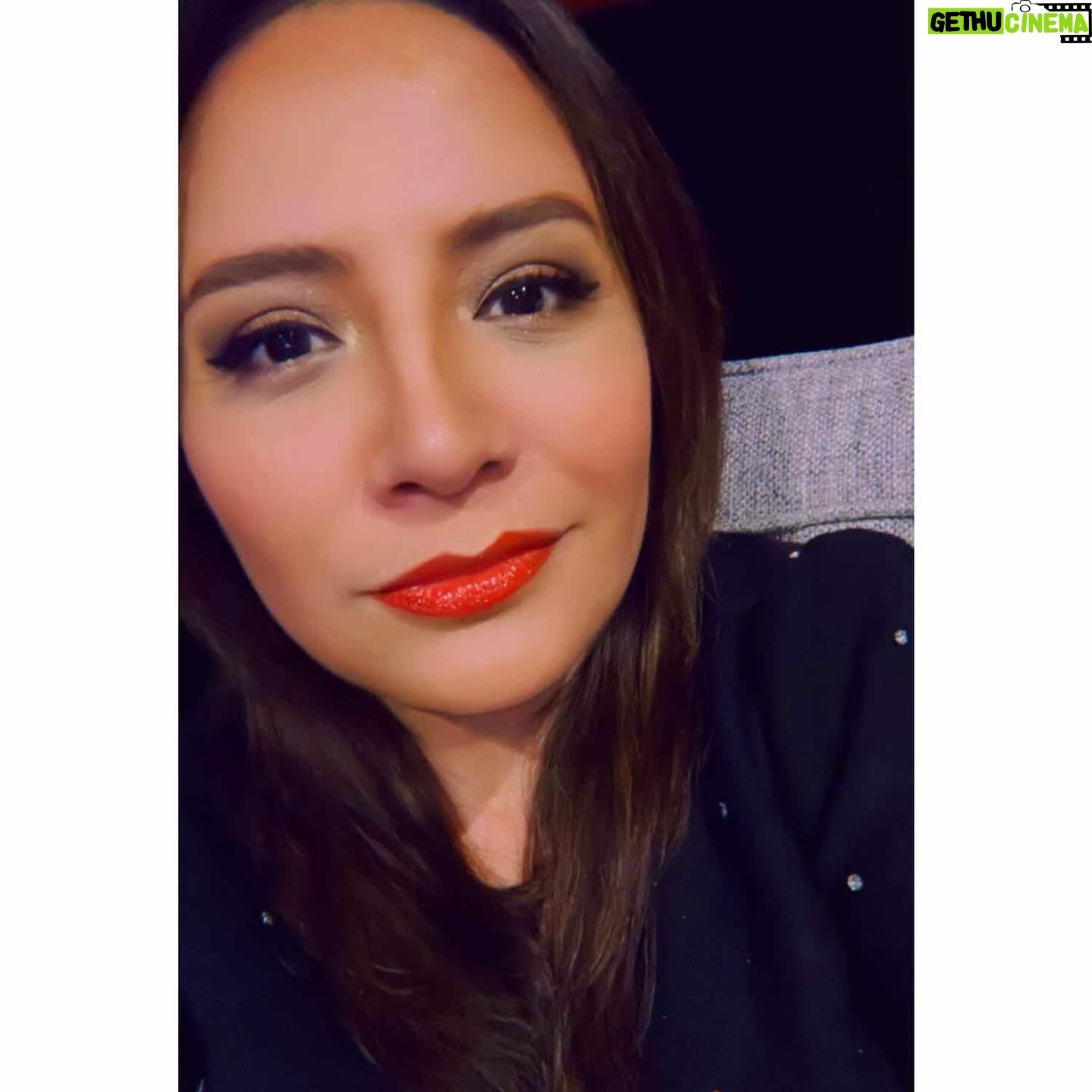 Cristela Alonzo Instagram - About to go up on stage @ontarioimprov! Last show of the weekend. Thank you for selling out the weekend. Means so much. ❤️ Dallas! I’ll see you in two weeks. Addison IMPROV. 2 shows out of 5 sold out!
