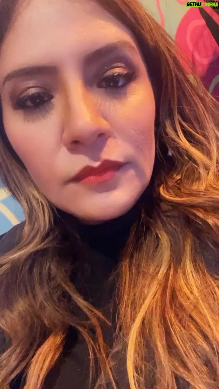 Cristela Alonzo - 9.5K Likes - Pero sigo siendo La Dama.
Hahajaja<—bilingual laugh.
😘