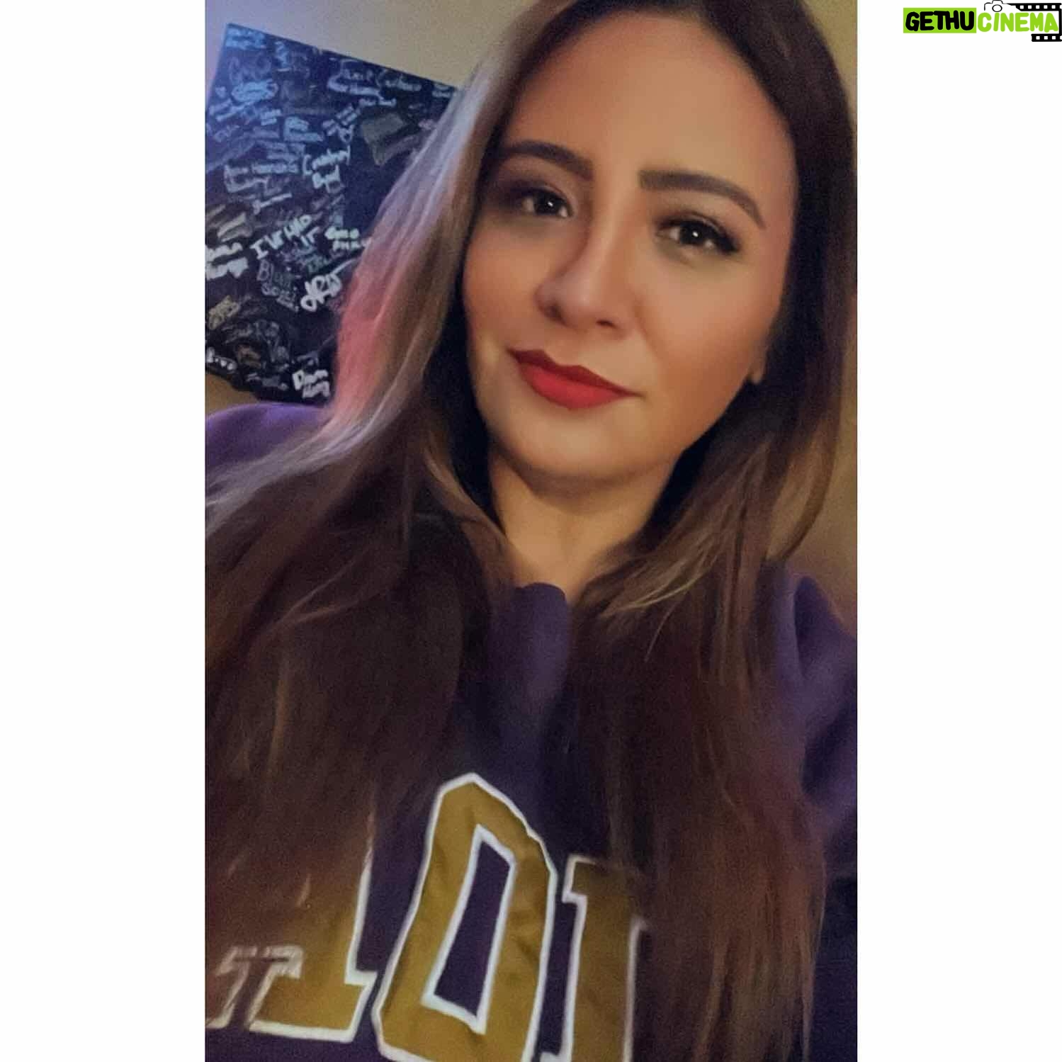 Cristela Alonzo - 2.7K Likes - Tonight’s look: vintage AOL sweatshirt! (Cue dial-up sounds) #Portland through Saturday @heliumcomedypdx