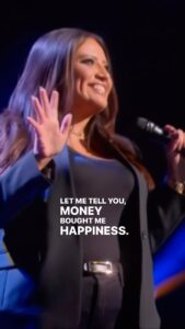 Cristela Alonzo Instagram - I don’t want to brag but I’ve got therapy money…I’m kidding but the truth is though…we should ALL have therapy money. I’m very open about my mental health because it’s important to normalize it. ❤️ From my @netflixisajoke @contodonetflix special #MiddleClassy Hair: @craiggangi Makeup: @itstroyjensen