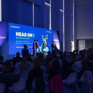 Cristiana Capotondi Instagram - È già passata una settimana da Head On 2022, l’evento annuale di @mindwork.it dello scorso 10 ottobre, in occasione della Giornata Mondiale della Salute Mentale.

Ho avuto il piacere di presentare e condurre un importante momento di confronto e riflessione sul tema del #BenesserePsicologico in azienda, che ha visto la partecipazione di #HR, #CMO e #CEO di alcune importanti realtà sensibili all’argomento, così come il contributo di ospiti che hanno portato la loro esperienza nel Salone d’Onore di @Triennale Milano.

Grazie a Mindwork per il suo lavoro e per aver attenzionato una ricorrenza ancora troppo spesso taciuta.