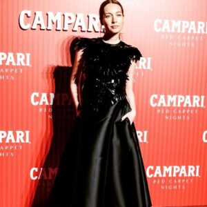 Cristiana Capotondi Instagram - My red passion. L’americano. Tutta colpa di @campari.it ♥️
#ad 
#myredpassion #lefateignoranti 
@disneyplusit

#RedPassion
 #CampariCinema #campariredcarpetnights